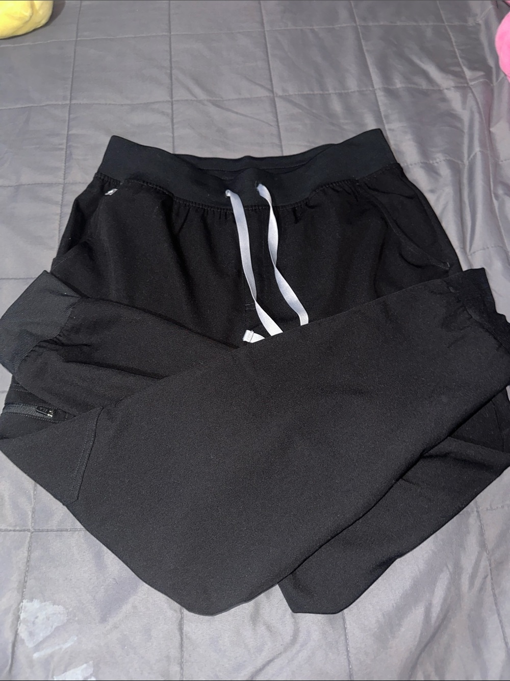 FIGS Women's Black Jogger Jeans